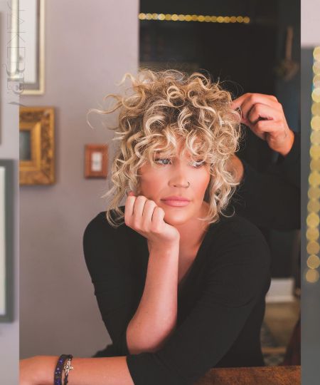 Chelsey Grace in a black t-shirt poses a picture.